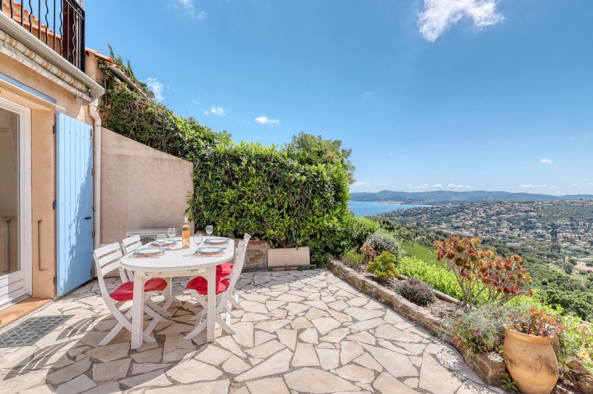Exceptional View In Saint-Clair For 4 People Lägenhet Le Lavandou Exteriör bild