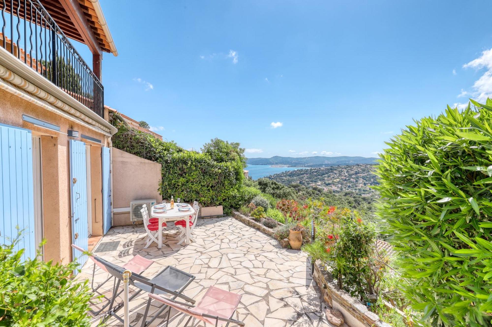 Exceptional View In Saint-Clair For 4 People Lägenhet Le Lavandou Exteriör bild