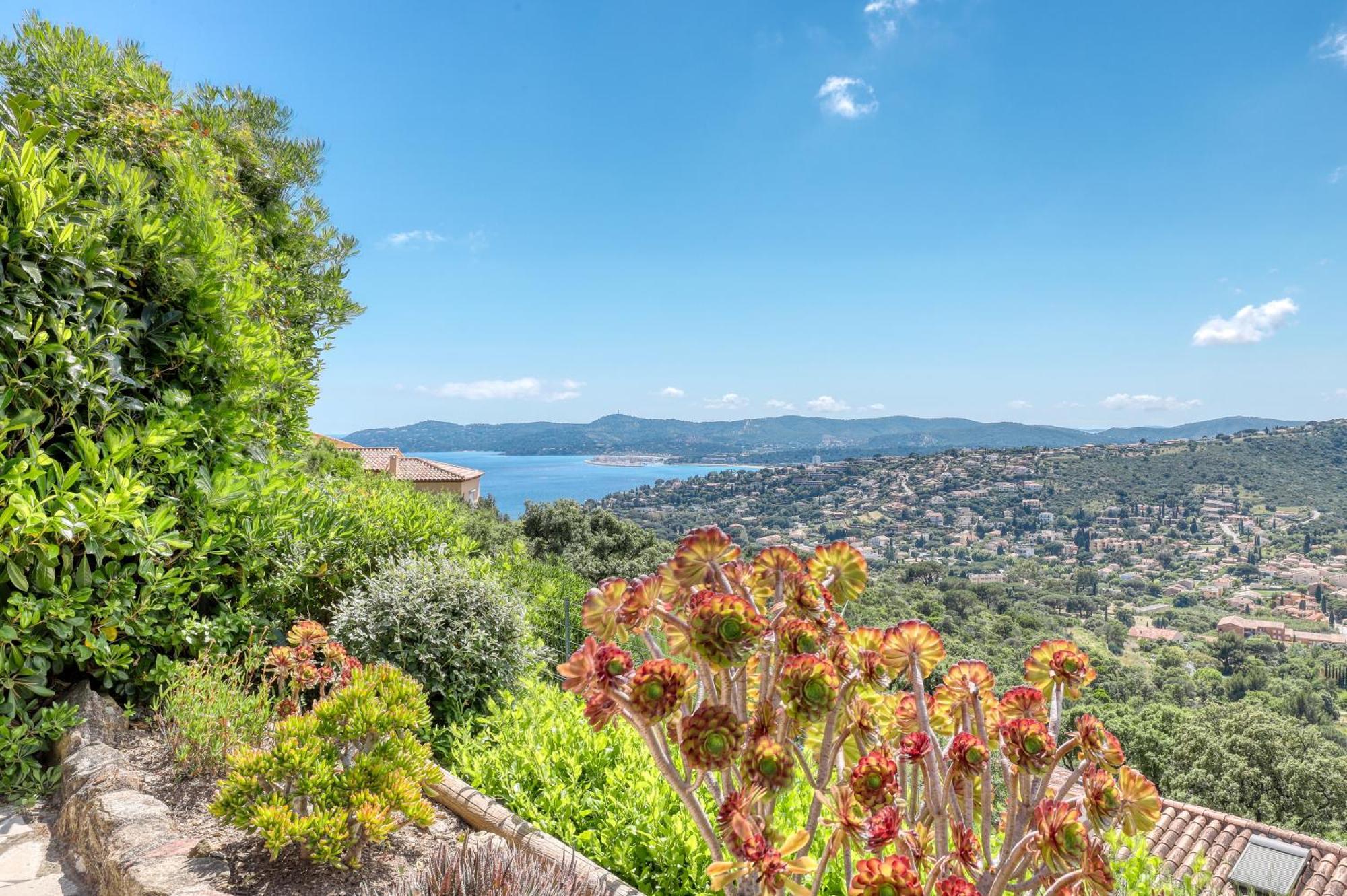 Exceptional View In Saint-Clair For 4 People Lägenhet Le Lavandou Exteriör bild